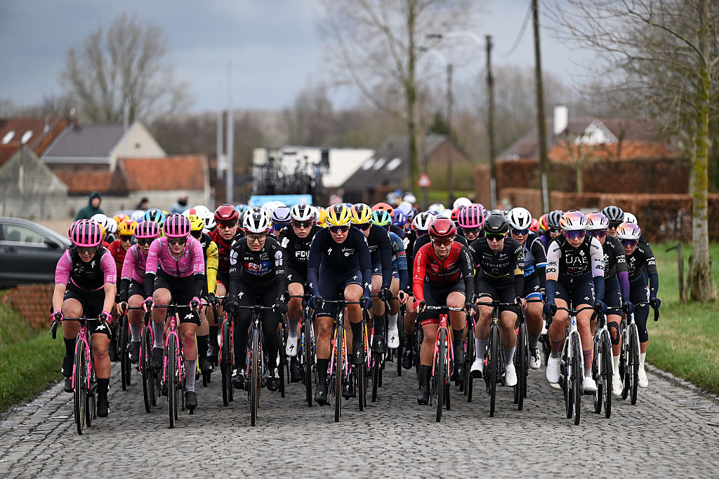 NIVONE, BELGIUM - FEBRUARY 28: A general view of the peloton competing during the 21st Omloop Het Nieuwsblad 2026, Women's Elite a 137.2km one day race from Ghent to Ninove / #UCIWWT / on February 28, 2026 in Ninove, Belgium. (Photo by Luc Claessen/Getty Images)