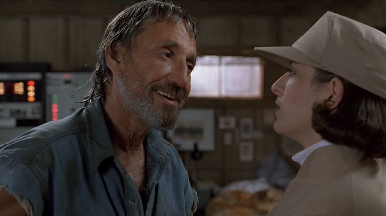 Roy Scheider's Captain Nathan Bridger talks to a woman in his office in seaQuest DSV