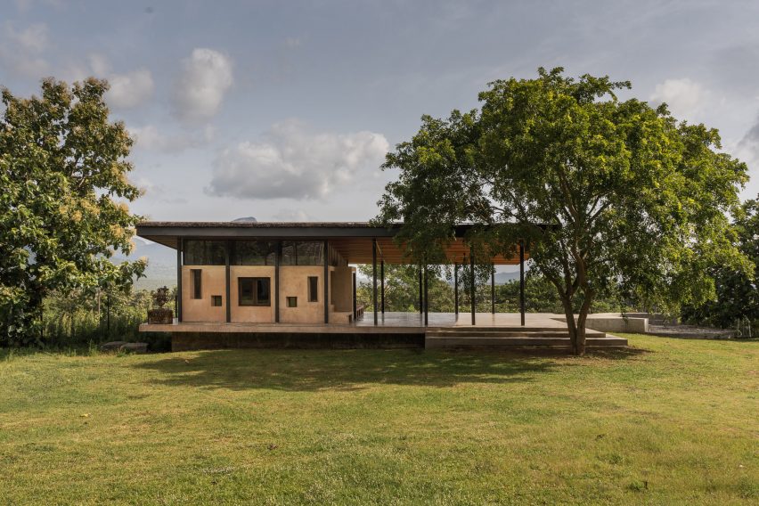Entrance pavilion of Serenity retreat by Mar+rs