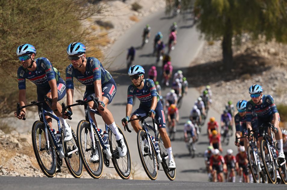 Oman opening day concludes in bunch sprint