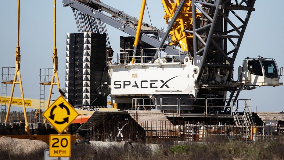 spacex crane in texas