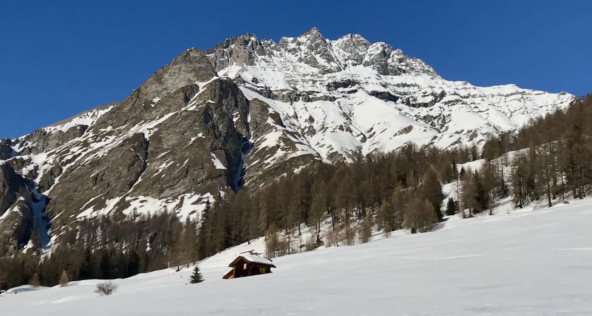 Meteorologists in Switzerland are reporting a drastic decrease in snowfall going into the country's busy sports season.