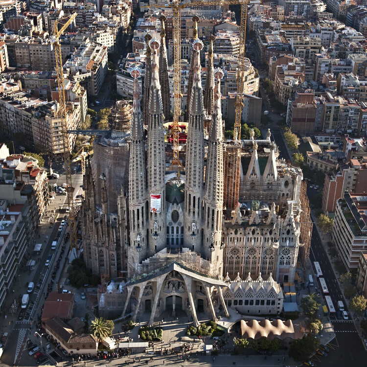 The Final Piece of Gaudí’s Sagrada Familia Central Tower Installed in Barcelona - Image 6 of 12