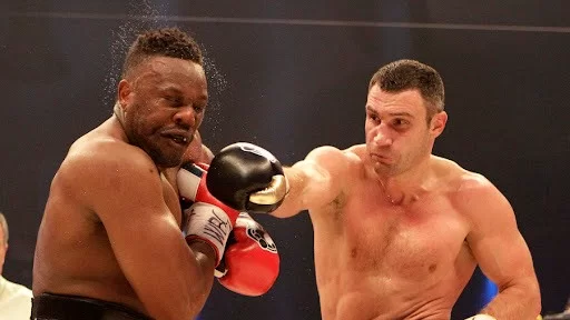 This-Day-in-Boxing-History:-Klitschko-Controls-Chisora-in-Munich.jpg