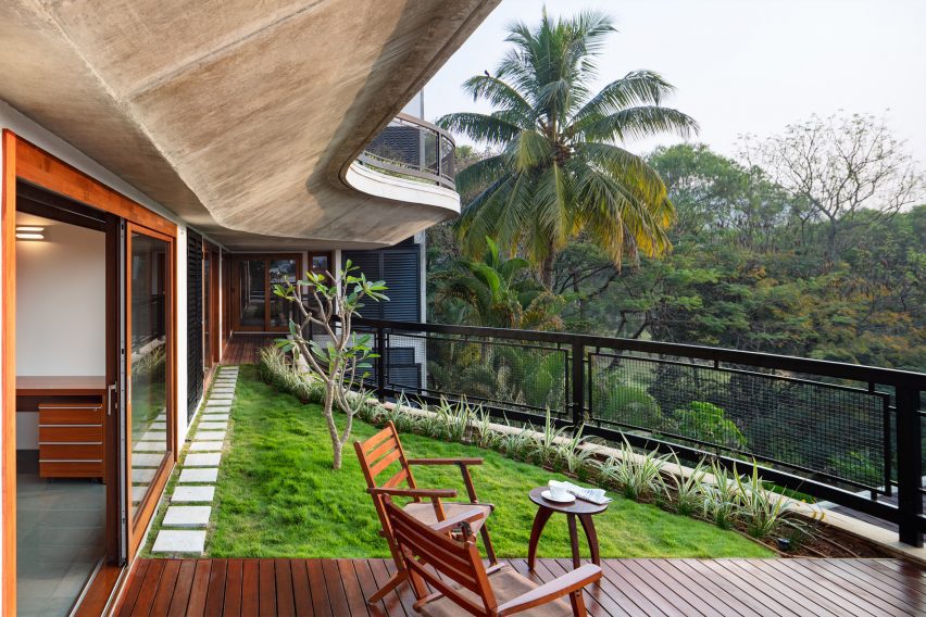 Lost in the Greens by by Shibanee & Kamal Architects in Bangalore