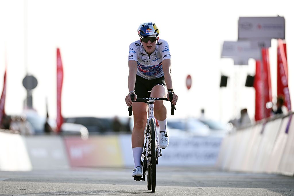 JEBEL HAFEET, UNITED ARAB EMIRATES - FEBRUARY 08: Zoe Backstedt of Great Britain and Team CANYON/SRAM zondacrypto - White best young jersey crosses the finish line during the 4th UAE Tour Women 2026, Stage 4 a 156km stage from Al Ain Hazza Bin Zayed Stadium to Jebel Hafeet 1042m / #UCIWWT / on February 08, 2026 in Jebel Hafeet, United Arab Emirates. (Photo by Tim de Waele/Getty Images)