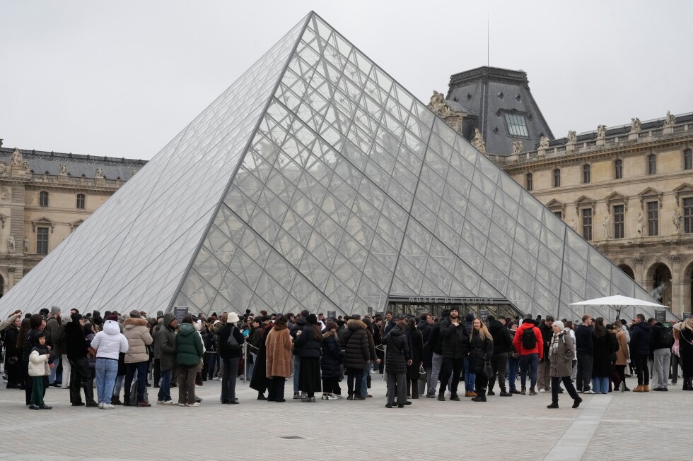 Fraud is 'inevitable’ at a museum the size of Louvre, official says