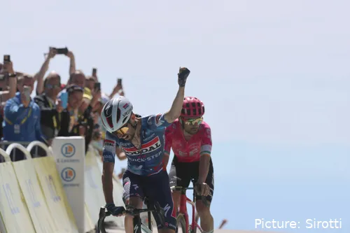 Valentin Paret-Peintre wins on top Mont Ventoux