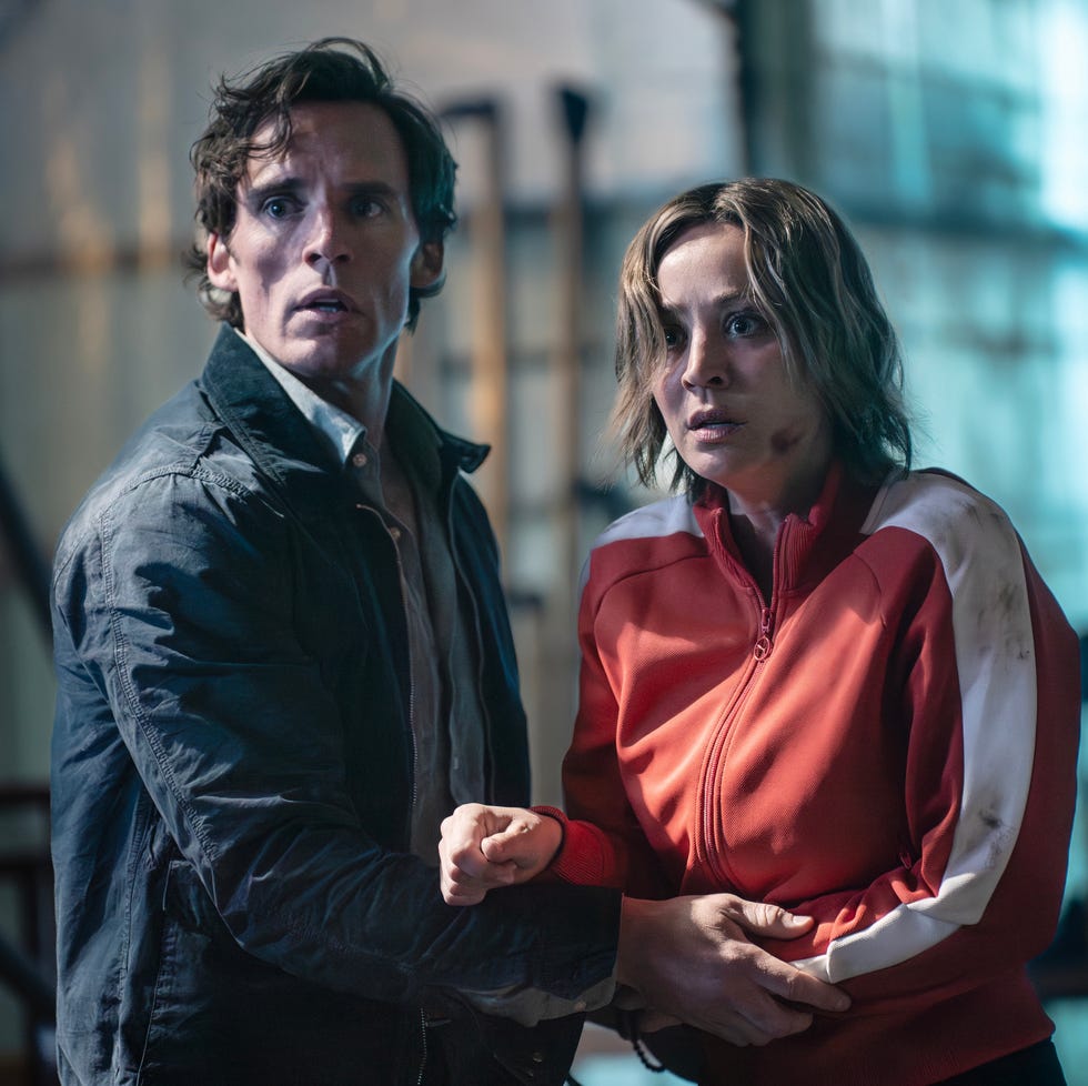 sam claflin as tom parker, kaley cuoco as alice monroe