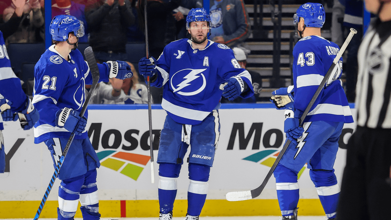 Lightning stay hot, top Toronto for 6th straight win