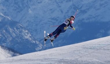 Lindsey Vonn airlifted off course after crash in Olympic women's downhill