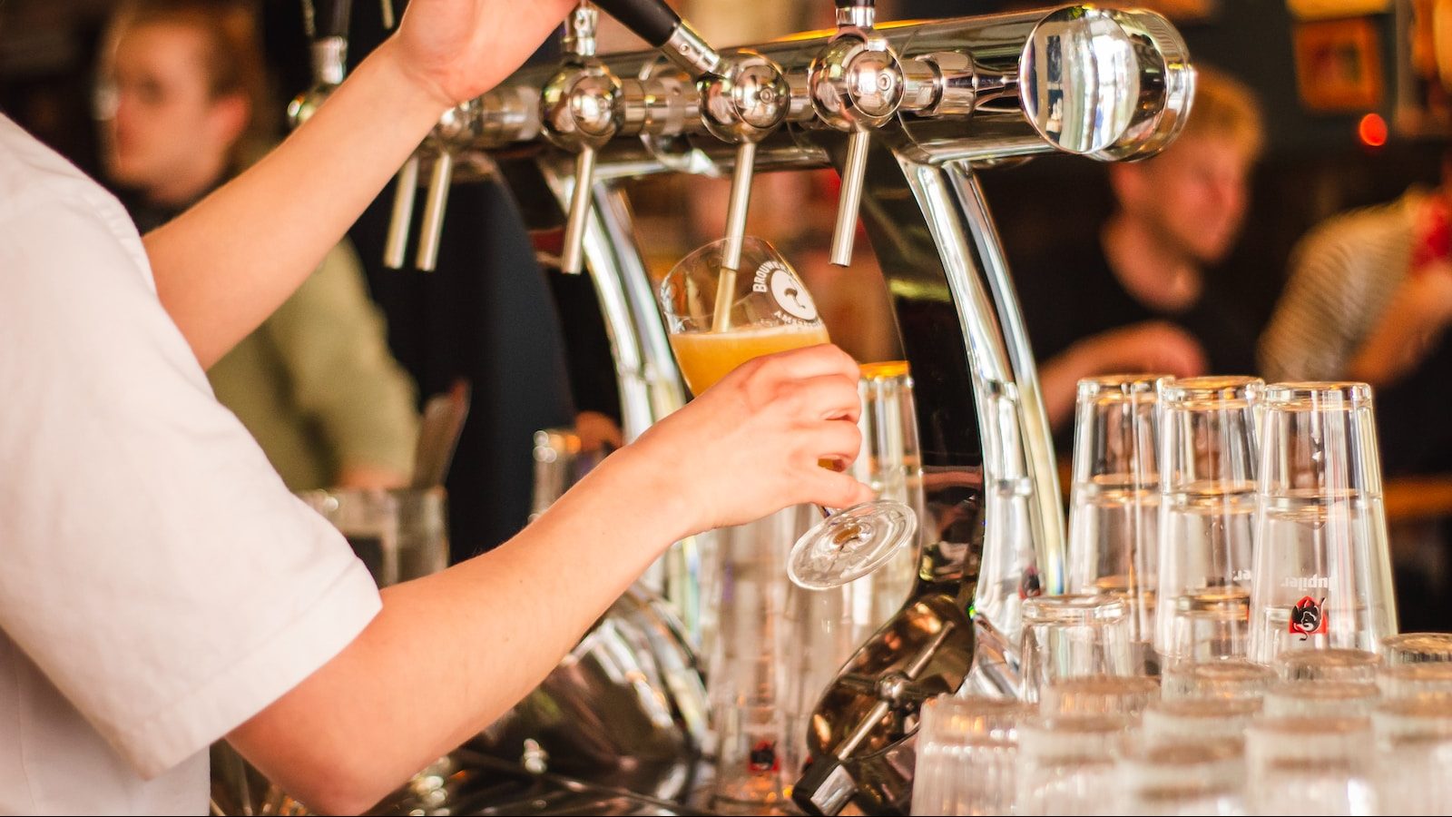 Vancouver fast-tracking early liquor service for Olympic gold medal hockey game