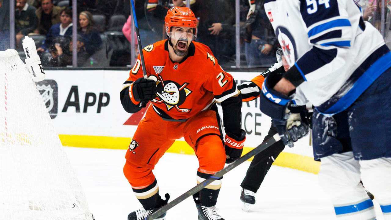 Kreider's late OT goal lifts Ducks past Jets