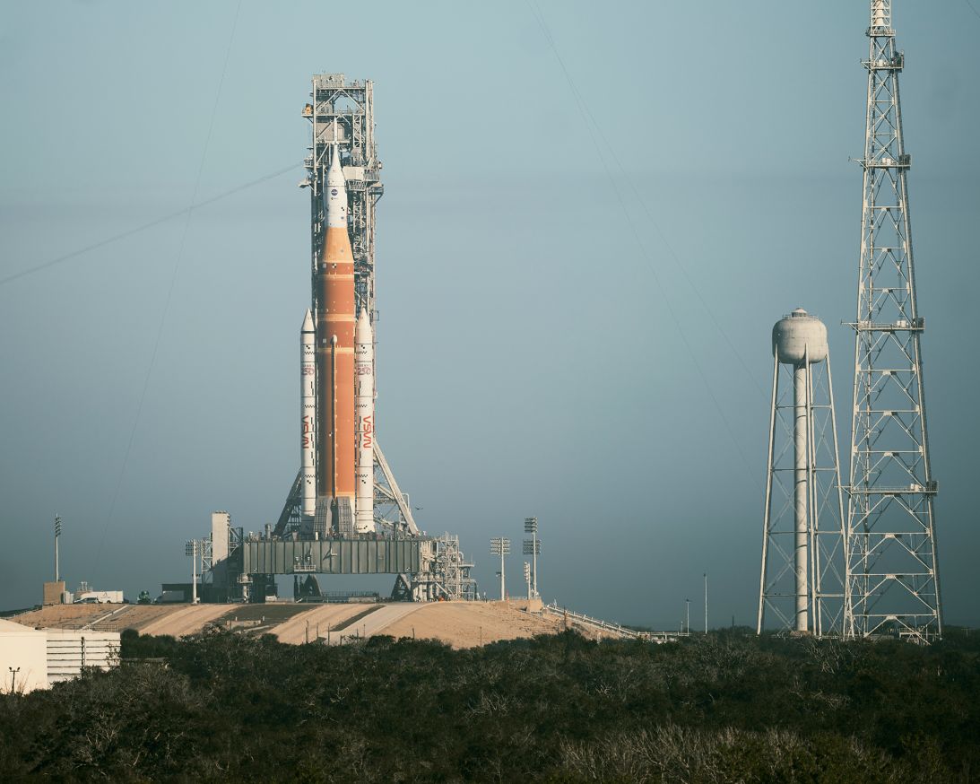 Artemis II, seen on the launch pad from the Kennedy Space Center Visitor Complex (with the aid of a zoom lens).