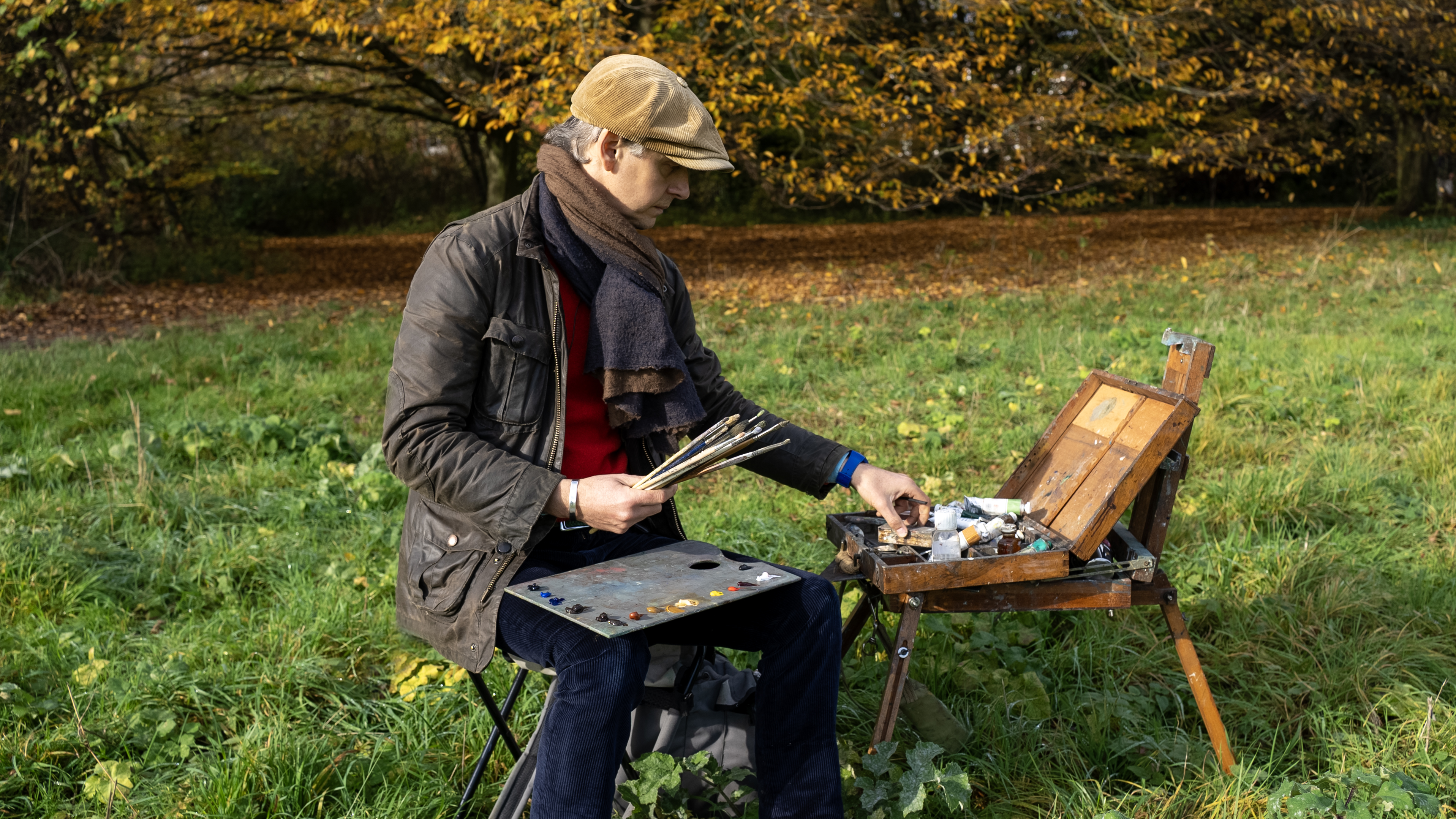 Lachlan Goudie painting outdoors.