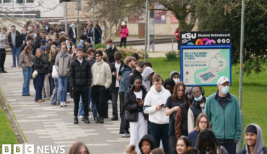 Meningitis outbreak live: Students queue for antibiotics as tribute paid to teenager who died in Kent