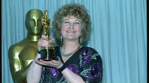  Brenda Fricker holds up her Oscar after winning Best Supporting Actress for her role in My Left Foot 