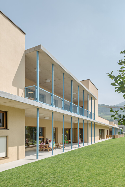 Kindergarten and Nursery Rosslauf / feld72 - Exterior Photography, Courtyard