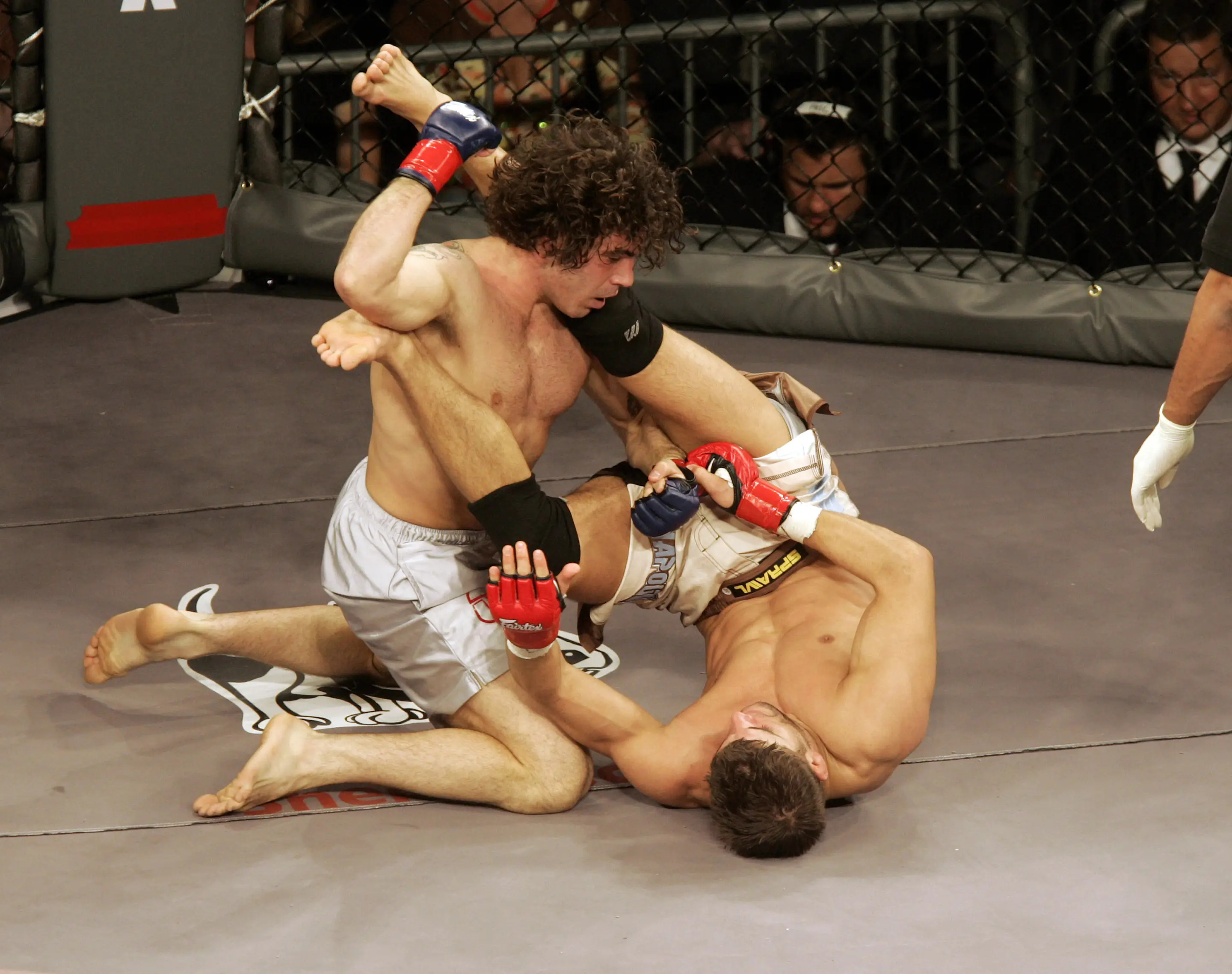 Clay Guida (left) prepares to deliver a blow to Josh Thompson during the 