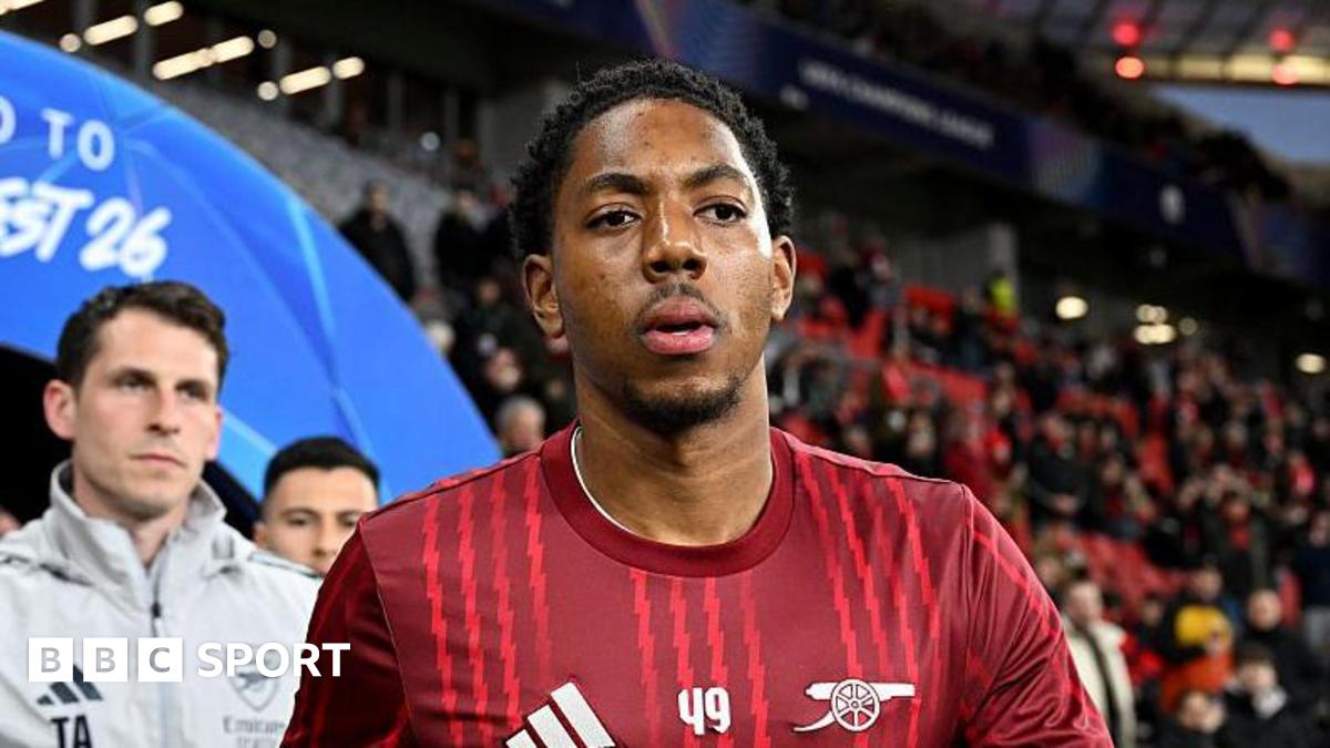 Myles Lewis-Skelly before Arsenal's match with Bayer Leverkusen