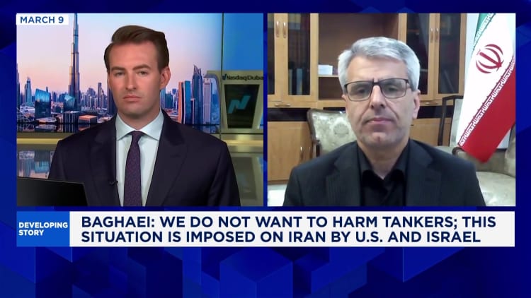 Oil tankers transiting Strait of Hormuz "must be very careful," Iran Foreign Ministry warns