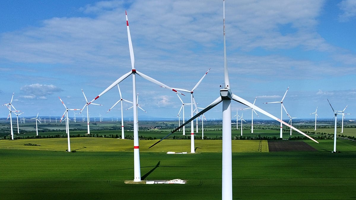 Fossil fuels ‘ripping away national security’ but renewables ‘turn the tables’, says UN executive