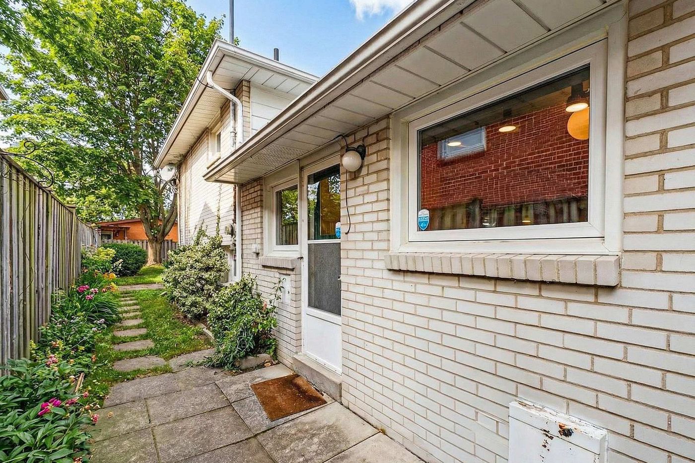 1021 Vera Cruz Drive Ontario