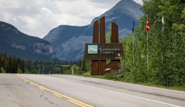 Calgary teen skier dead, another survives after avalanche near ski hill – Winnipeg Free Press