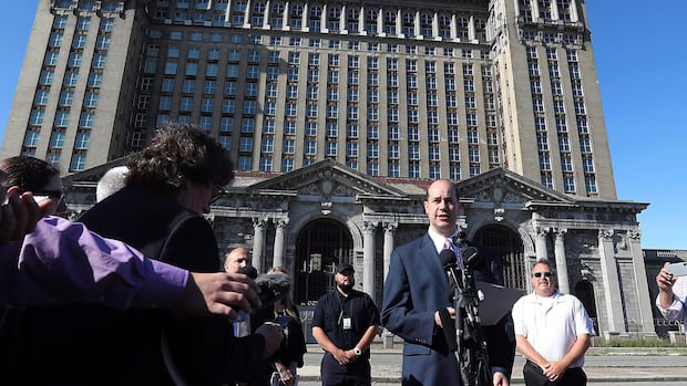 Moroun, Ambassador Bridge company turned to ex-Harper aides’ firm to lobby Canadian officials