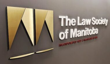 Winnipeg lawyer suspended for 8 months after failing to provide 'competent, timely' services