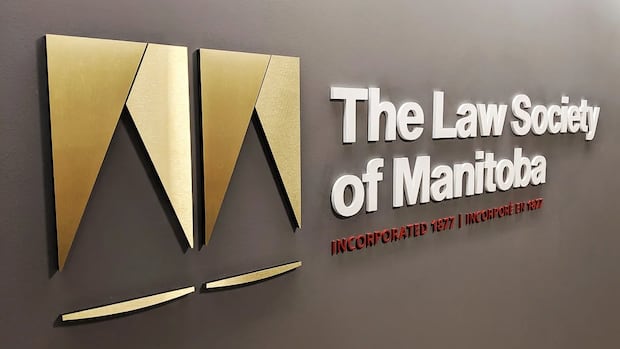 Winnipeg lawyer suspended for 8 months after failing to provide 'competent, timely' services