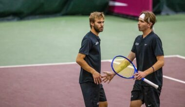 Men’s Tennis Splits Doubleheader on Wednesday