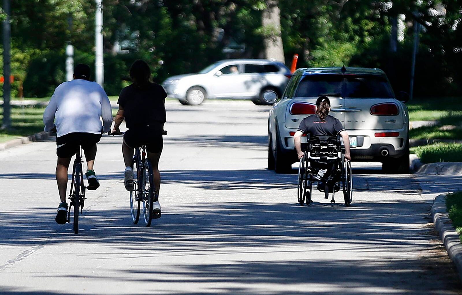 Councillors back permanent bike lane for Wellington Crescent next year – Winnipeg Free Press
