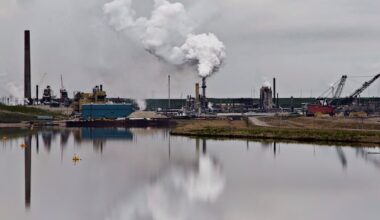 Canadian Natural defers $8.25B oilsands mine expansion, citing regulatory uncertainty