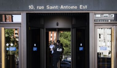 Montreal teacher challenges policy for trans students to hide identity from parents | NanaimoNewsNOW