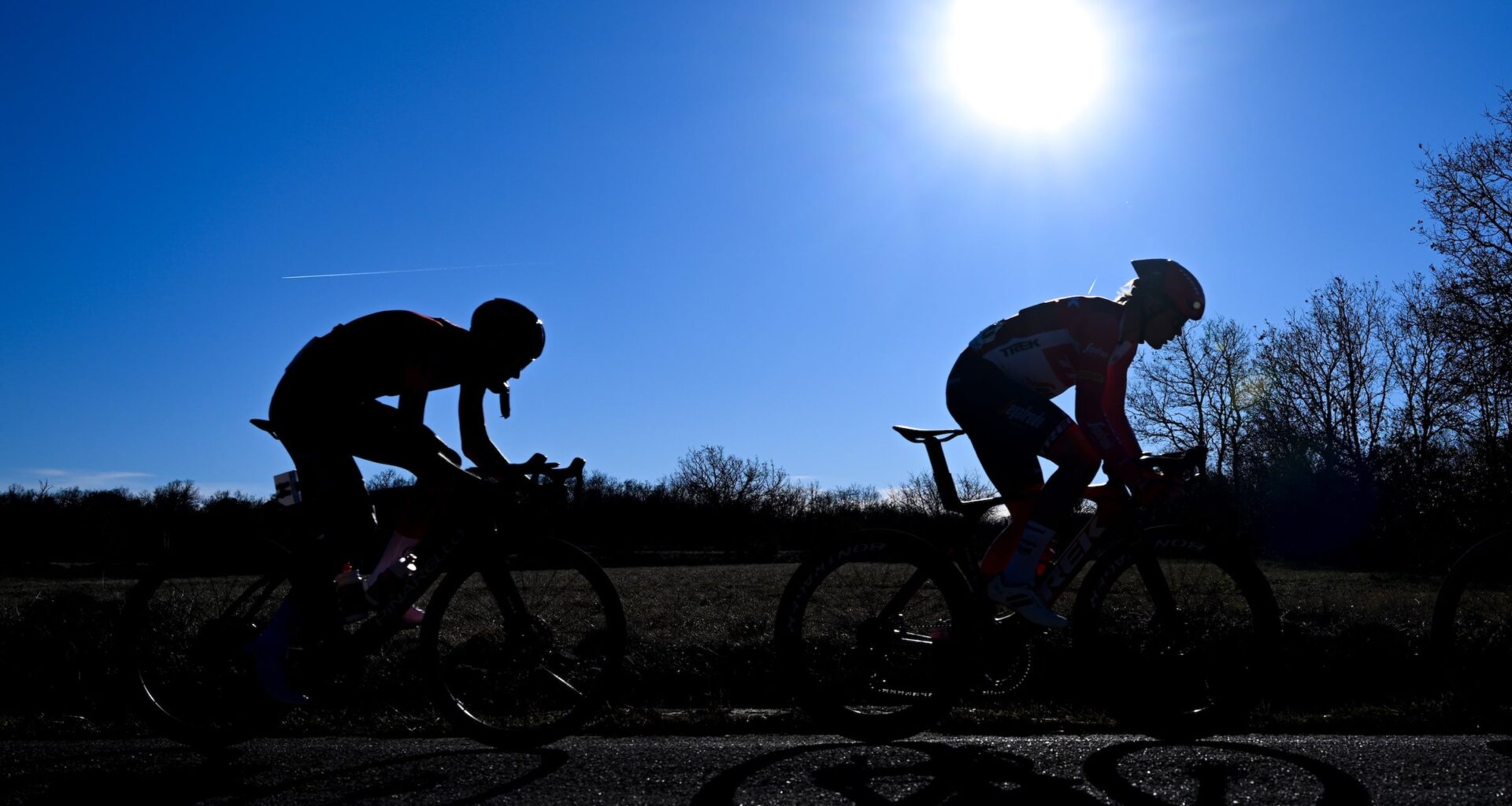 Silhouette of the peloton at the 53rd Etoile de Besseges - Tour Du Gard 2023, Stage 4 (Photo: Luc Claessen/Getty Images)