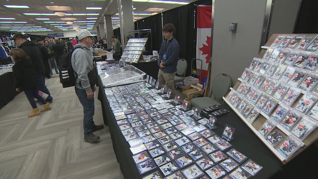 Collectors gather in Winnipeg to score rare sports memorabilia
