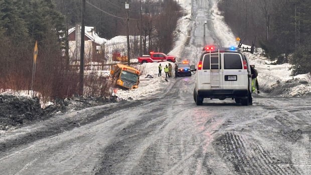 Teen dies following school bus crash south of Quebec City