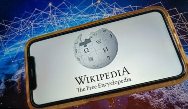 At 25, Wikipedia faces a double threat: the rise of AI and the decline of local media