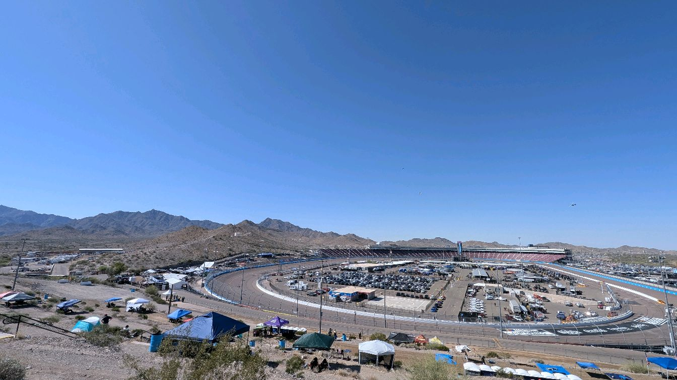 NASCAR Cup Series at Phoenix: Live Updates of the Straight Talk Wireless 500