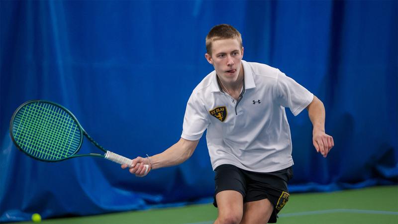 Men's tennis wins third straight over Johnnies