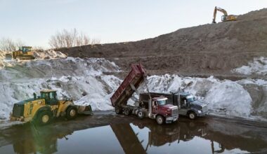 Toronto spent nearly $1M to remove snow from Don Valley Parkway, Gardiner Expressway: staff