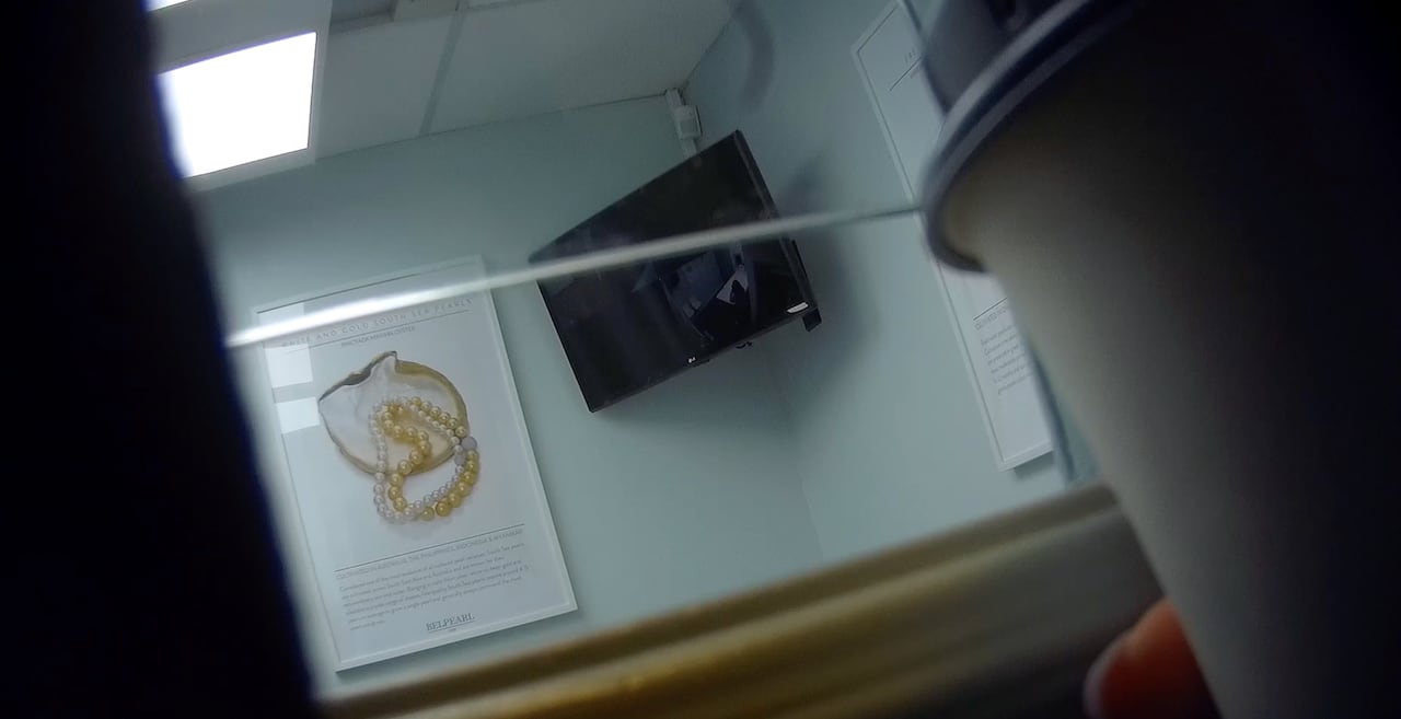 An advertisement for pearls.