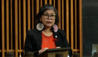 Nunavut MP Lori Idlout crosses floor from NDP to Liberals – Winnipeg Free Press