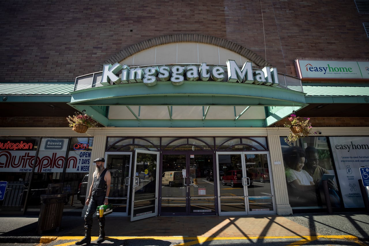 An entrance to a large building reads 'Kingsgate Mall.'