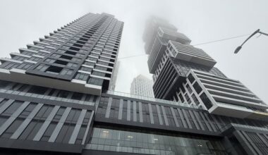 Child, 4, dead after possible fall from Mississauga apartment balcony: Peel police