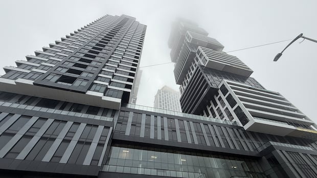 Child, 4, dead after possible fall from Mississauga apartment balcony: Peel police