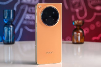 Oppo Find N6 in Orange and Silver