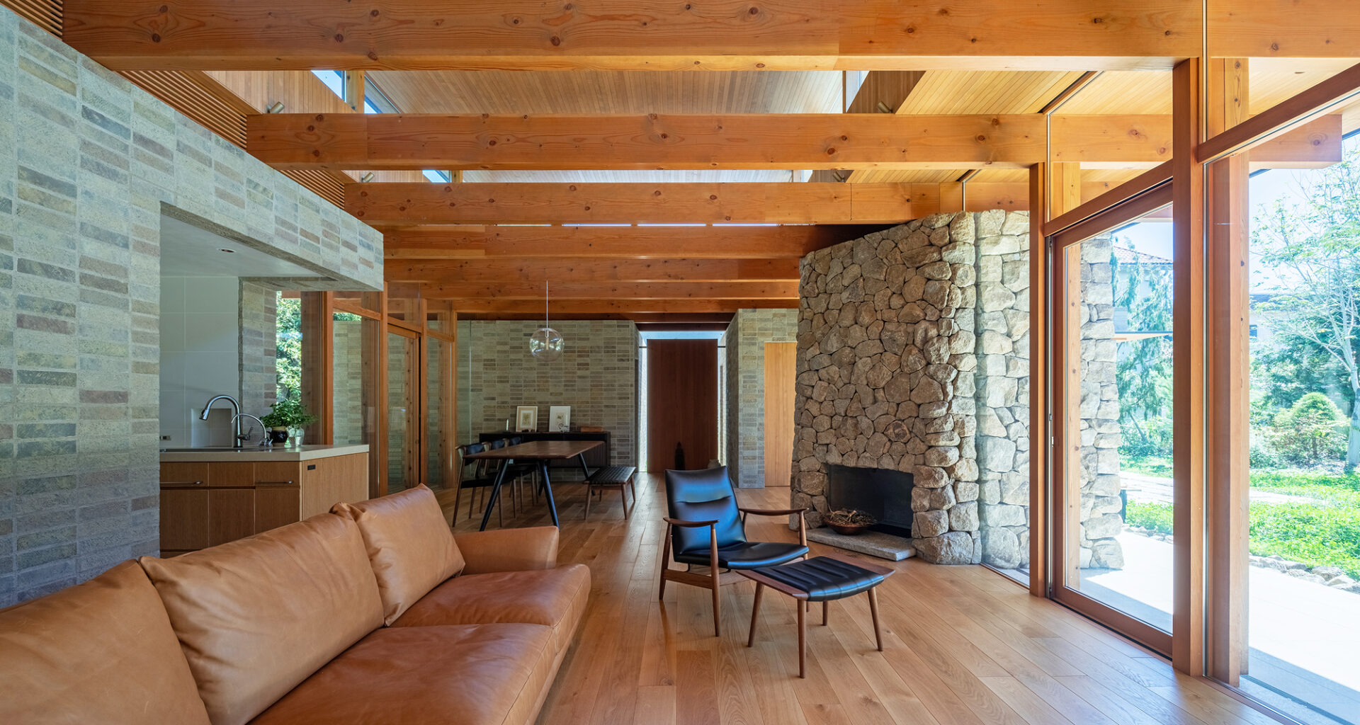 House at the Urban-Nature Threshold / Teitakusubako + Yusuke Igarashi Architects