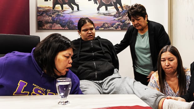 Pimicikamak teen says hospital hotel kicked him out while recovering from surgery